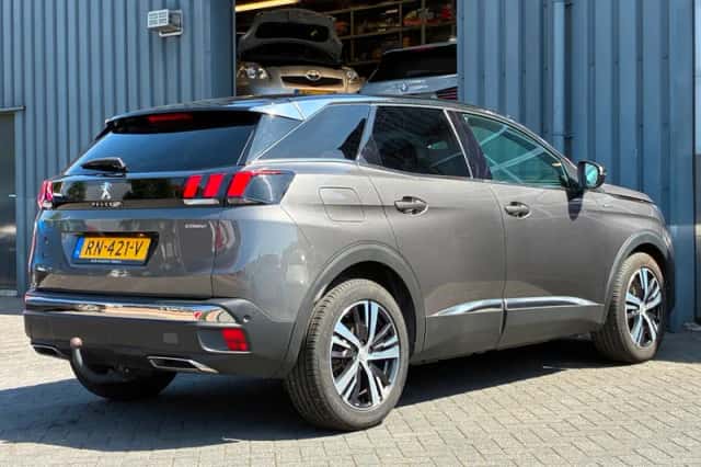 Peugeot 3008 (2018) thumbnail 4