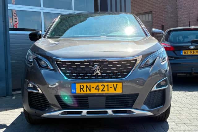 Peugeot 3008 (2018) thumbnail 5