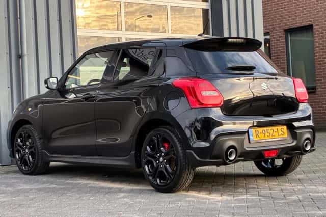 Suzuki Swift (2018) thumbnail 3