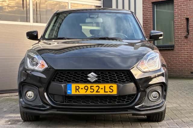 Suzuki Swift (2018) thumbnail 5