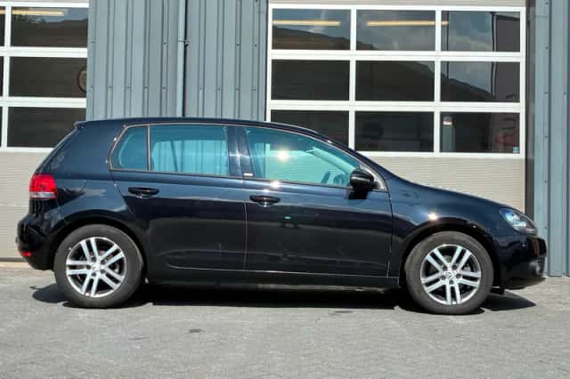 Volkswagen Golf (2011) thumbnail 2