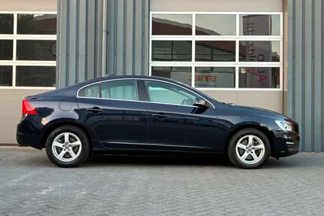 Volvo S60 (2017) thumbnail 2