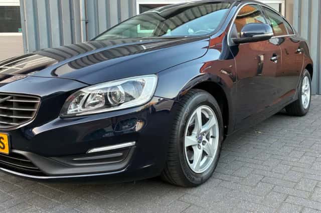 Volvo S60 (2017) thumbnail 4