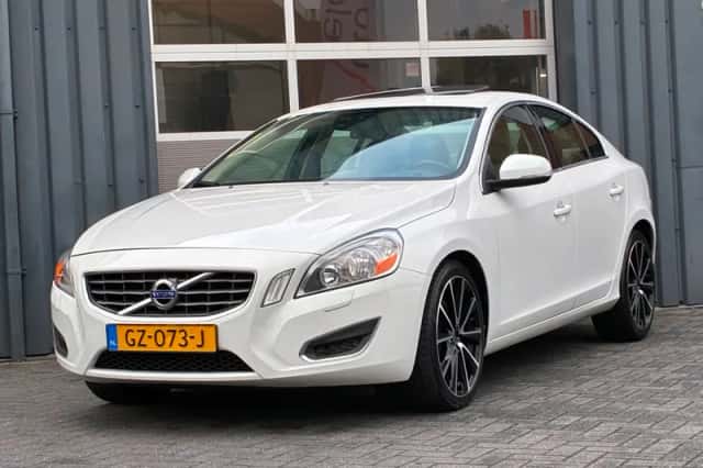 Volvo S60 (2011) thumbnail 1