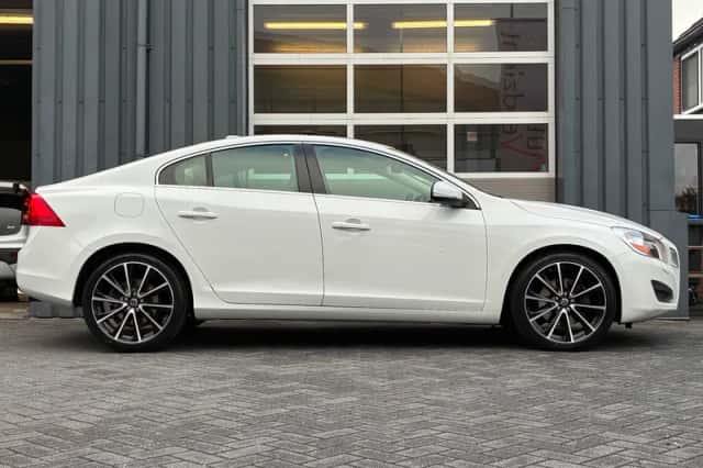 Volvo S60 (2011) thumbnail 2