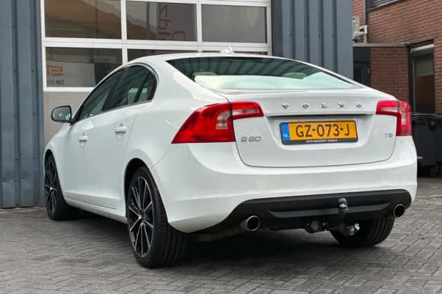 Volvo S60 (2011) thumbnail 3