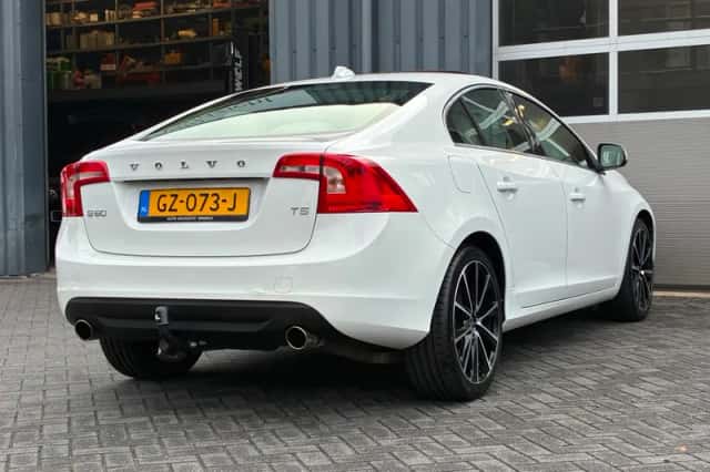 Volvo S60 (2011) thumbnail 4