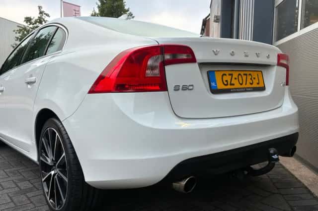 Volvo S60 (2011) thumbnail 5