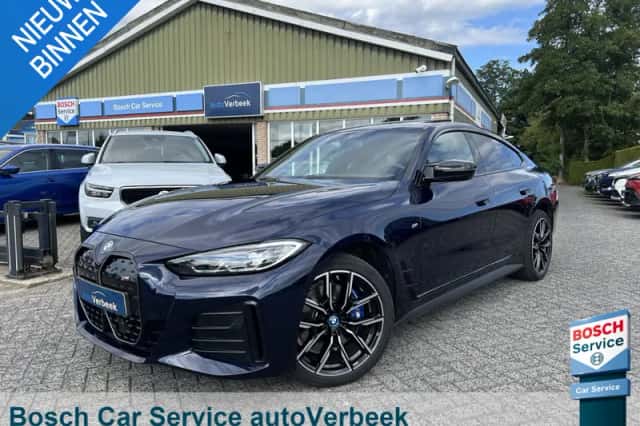 BMW i4 (2023) thumbnail 2