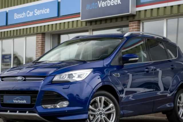 Ford Kuga (2015) thumbnail 1