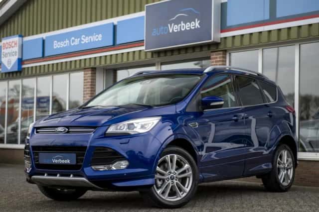 Ford Kuga (2015) thumbnail 2