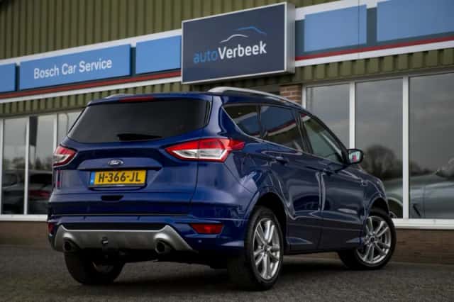 Ford Kuga (2015) thumbnail 3