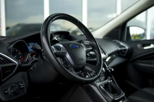 Ford Kuga (2015) thumbnail 4