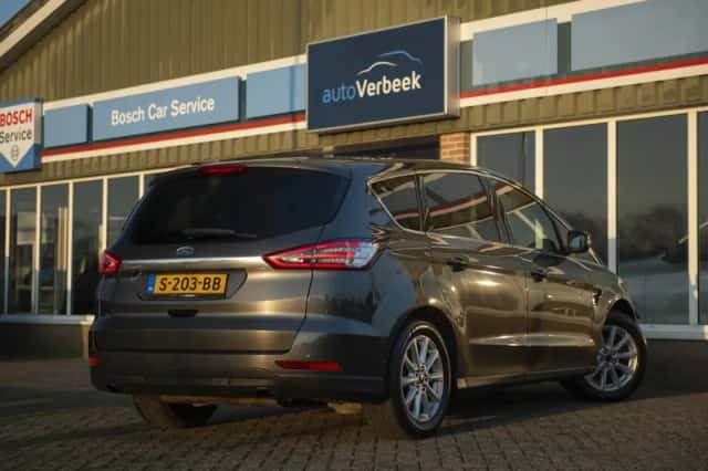 Ford S-Max (2016) thumbnail 3
