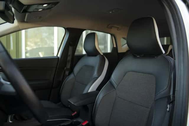 Renault Captur (2021) thumbnail 4