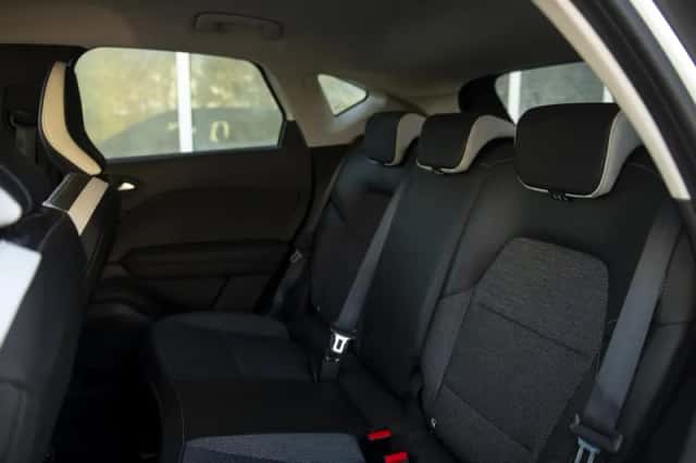 Renault Captur (2021) thumbnail 6