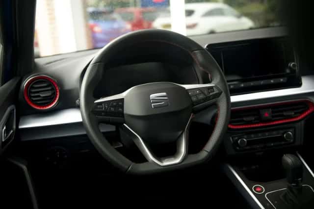SEAT Arona (2024) thumbnail 4