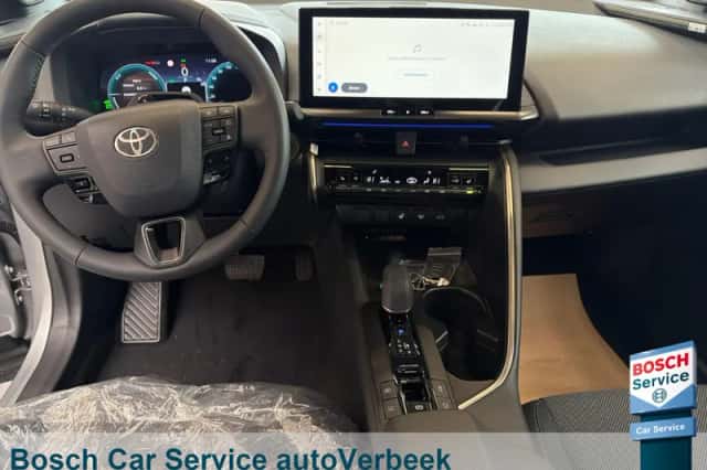 Toyota C-HR (2026) thumbnail 3