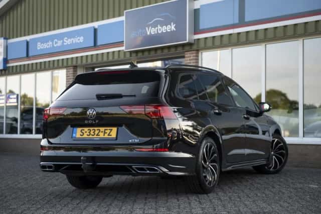 Volkswagen Golf (2022) thumbnail 3
