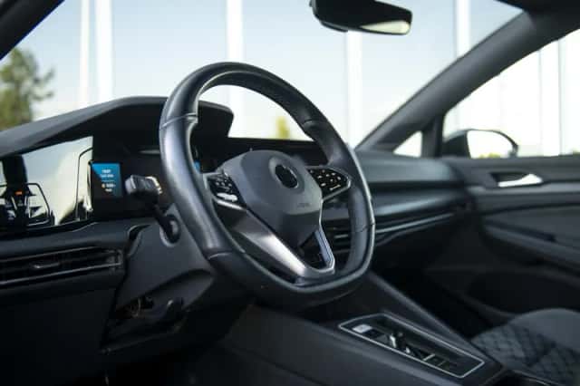 Volkswagen Golf (2022) thumbnail 4