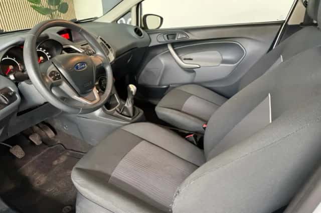 Ford Fiesta (2011) thumbnail 12