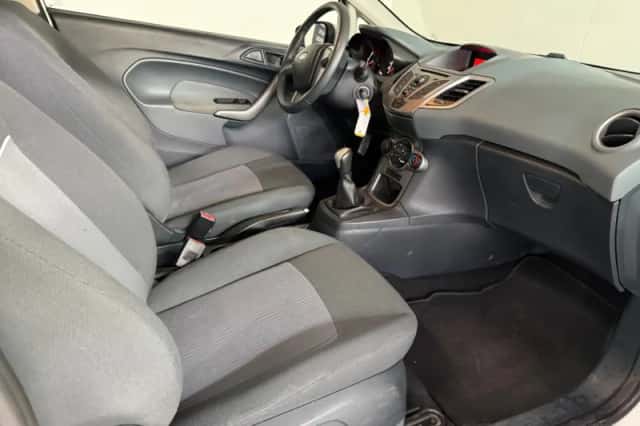 Ford Fiesta (2011) thumbnail 13