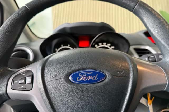 Ford Fiesta (2011) thumbnail 16