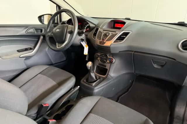 Ford Fiesta (2011) thumbnail 3