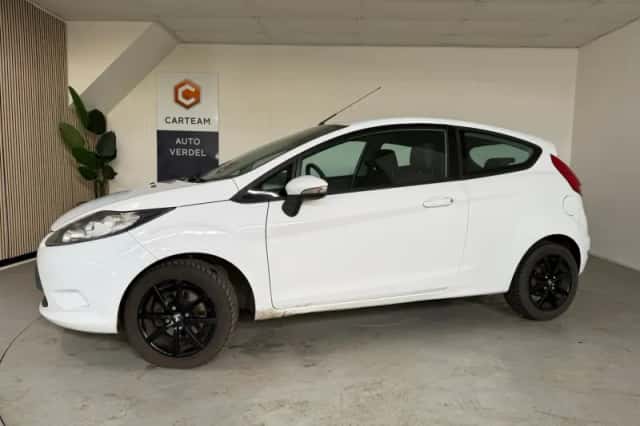 Ford Fiesta (2011) thumbnail 4