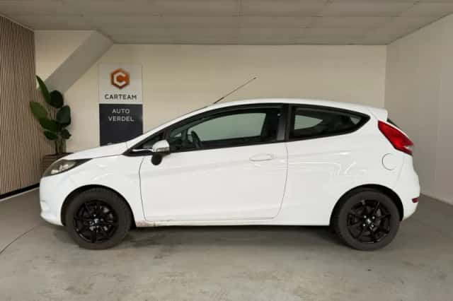 Ford Fiesta (2011) thumbnail 5