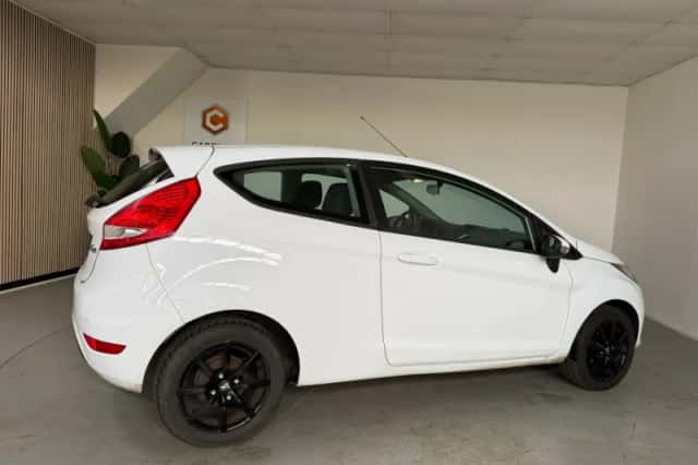 Ford Fiesta (2011) thumbnail 7
