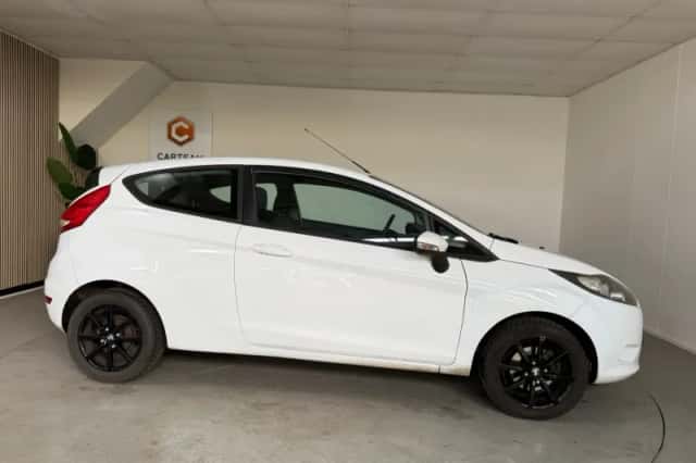 Ford Fiesta (2011) thumbnail 8