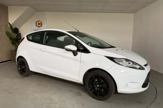 Ford Fiesta (2011) thumbnail 10