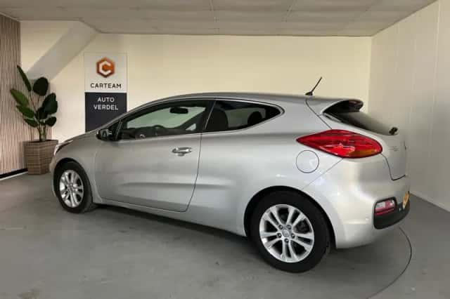 Kia Cee'd (2015) thumbnail 2