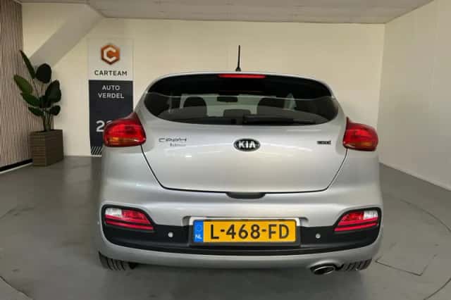 Kia Cee'd (2015) thumbnail 11