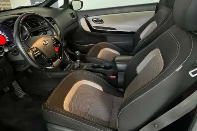 Kia Cee'd (2015) thumbnail 12