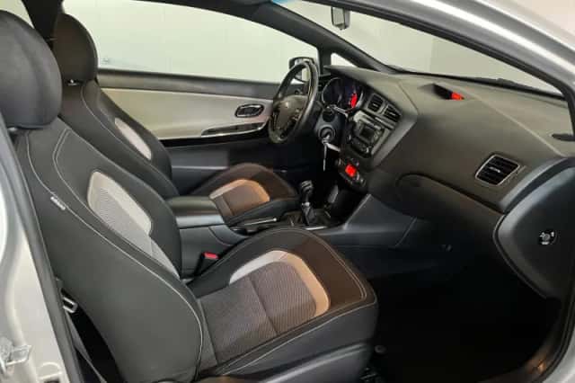 Kia Cee'd (2015) thumbnail 13