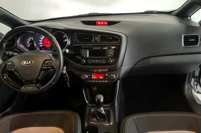 Kia Cee'd (2015) thumbnail 14