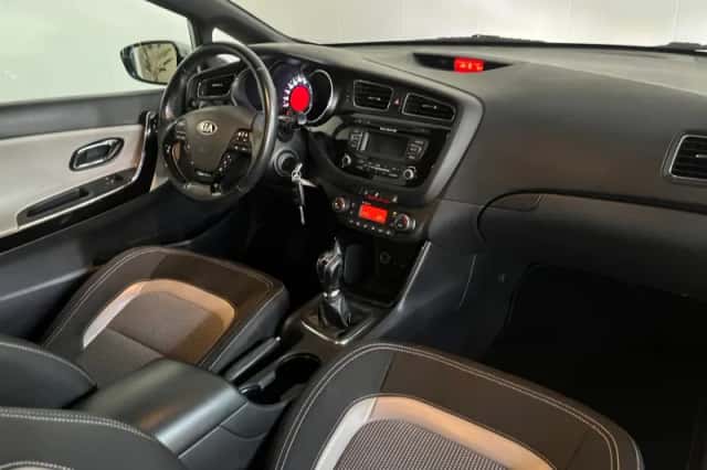 Kia Cee'd (2015) thumbnail 3