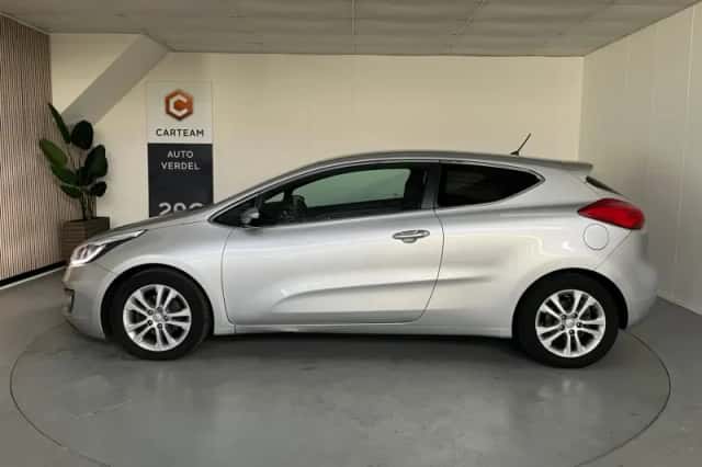 Kia Cee'd (2015) thumbnail 5