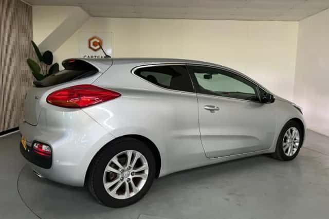 Kia Cee'd (2015) thumbnail 7