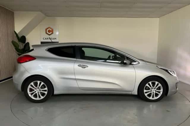 Kia Cee'd (2015) thumbnail 8