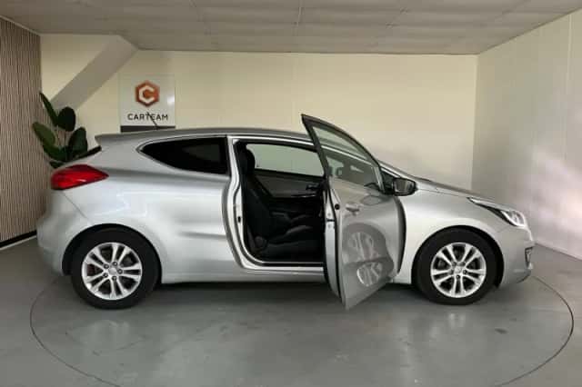 Kia Cee'd (2015) thumbnail 9