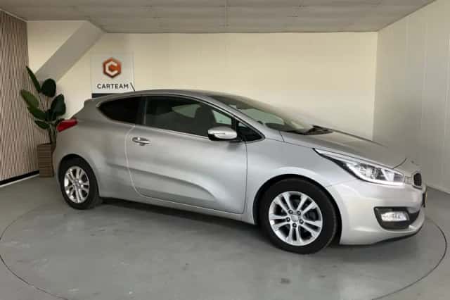 Kia Cee'd (2015) thumbnail 10