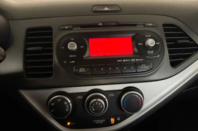 Kia Picanto (2011) thumbnail 16