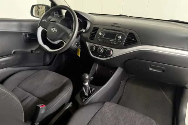 Kia Picanto (2011) thumbnail 3