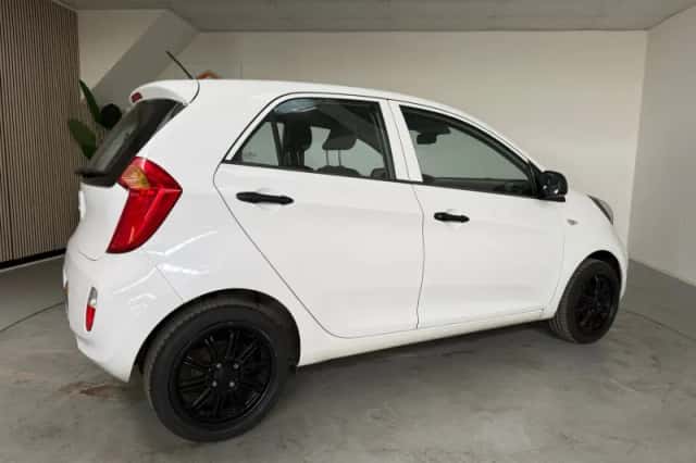 Kia Picanto (2011) thumbnail 10