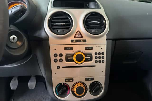 Opel Corsa (2008) thumbnail 16
