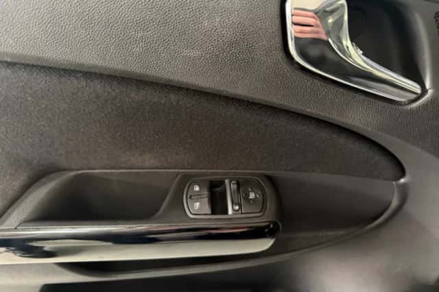Opel Corsa (2008) thumbnail 17