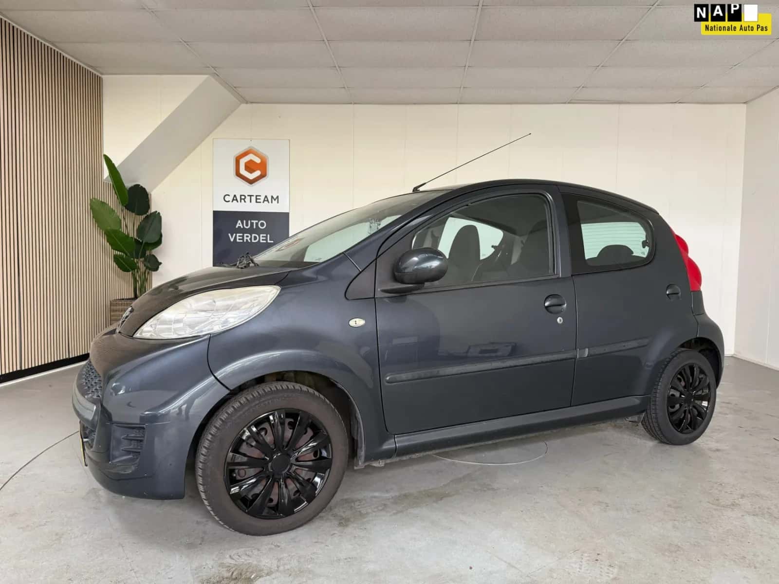Peugeot 107 (2011) — foto 1